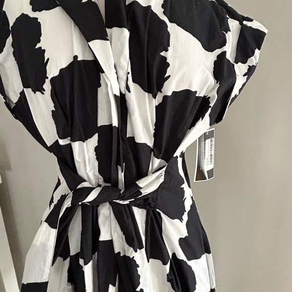 Apny Dresses & Skirts - Elegant Black and White Abstract Dress
